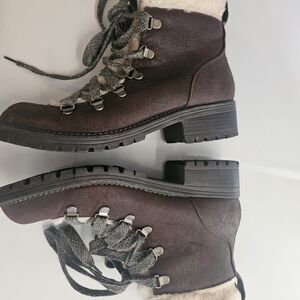 Women's 8.5 Madden Girl Brown Lace-Up Ankle Boots